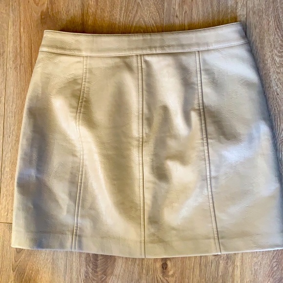 Beautiful Vero Moda faux leather skirt size M - Picture 4 of 8